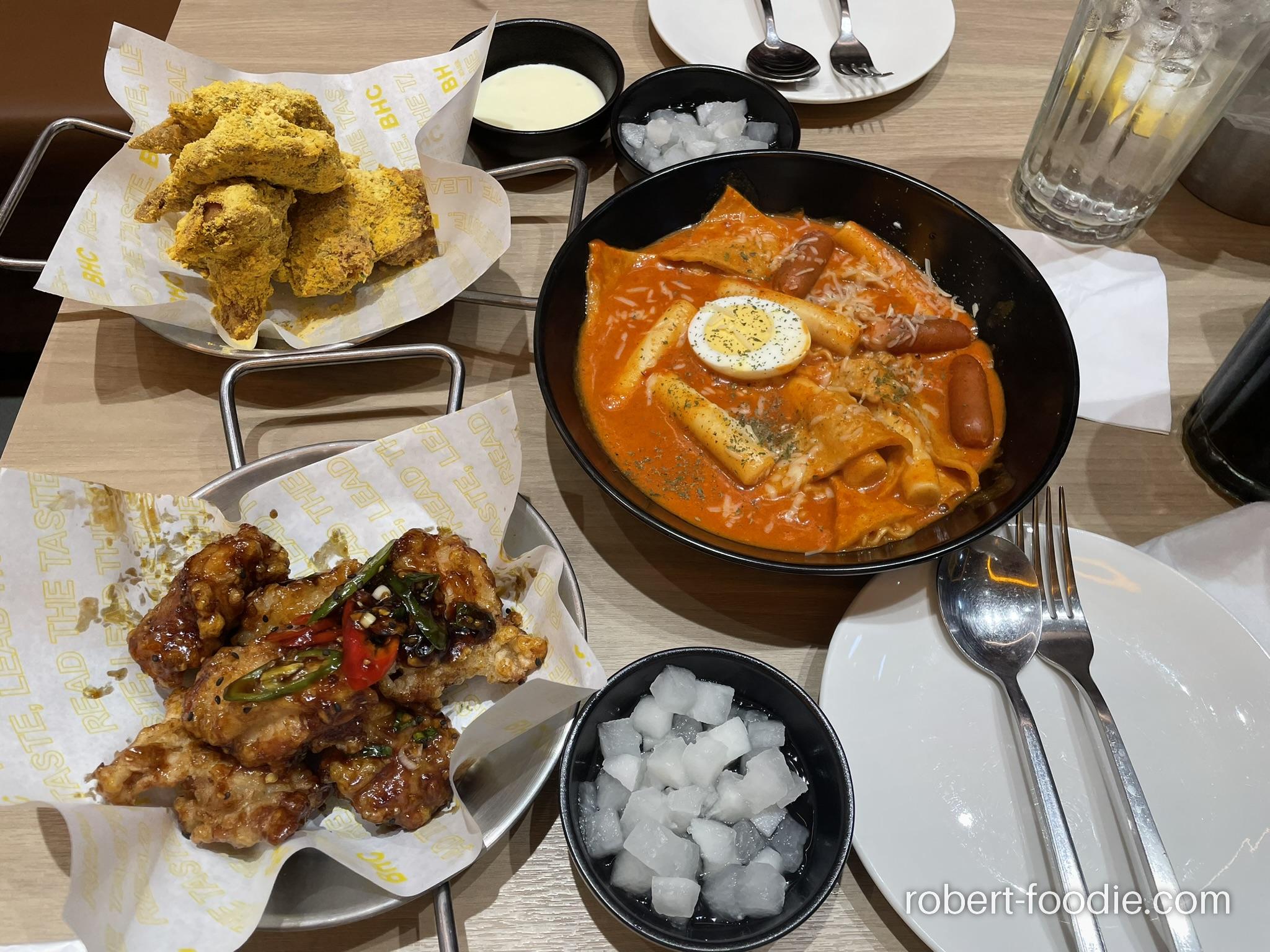 bhc CHICKEN 遠東GARDEN CITY大巨蛋店 星星炸雞翅腿組合、醬王炸雞去骨腿塊、粉紅醬炒拉麵年糕